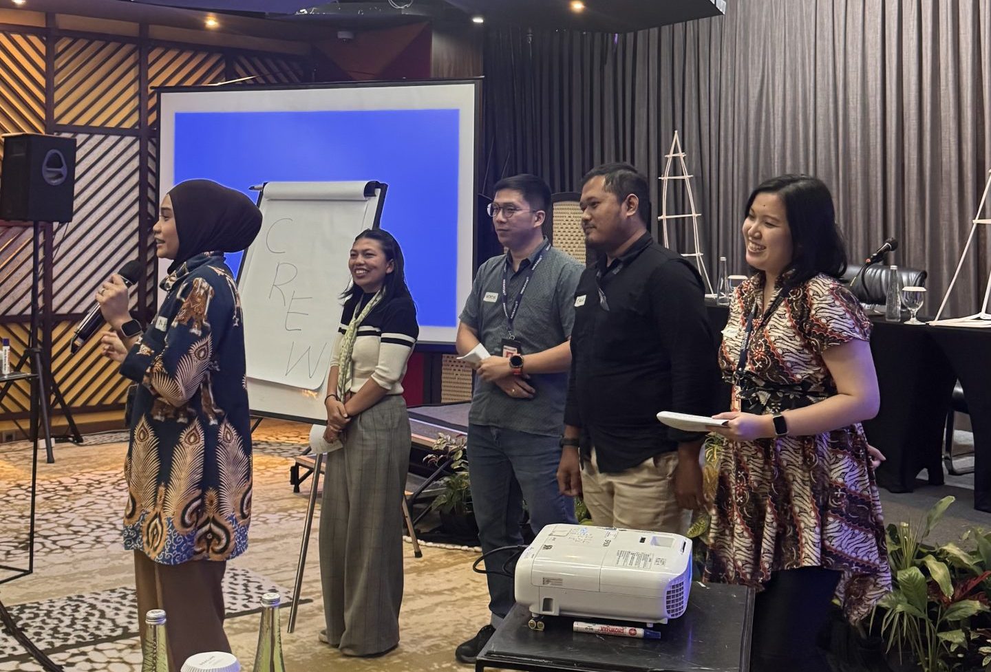 4 Etika Menerima Kartu Nama yang Wajib Kamu Ketahui