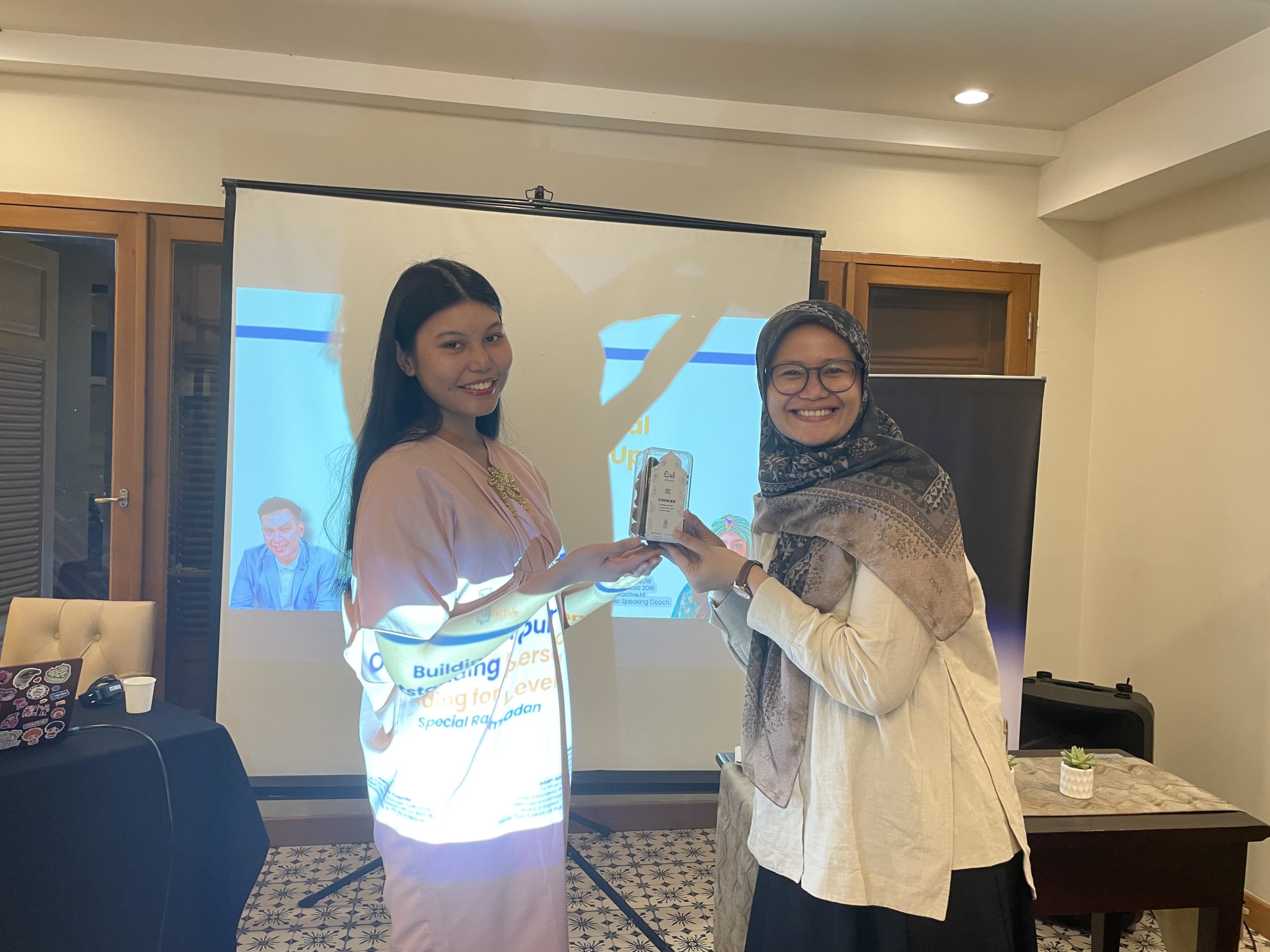 Ketahui Perbedaan Private Class dan Public Workshop Talkactive