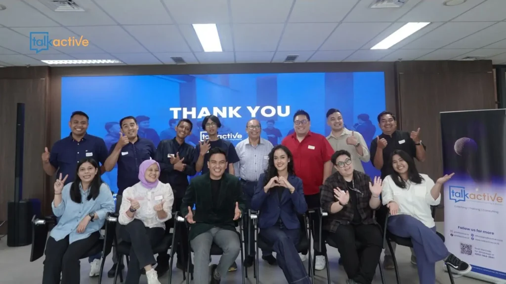 Peserta workshop public speaking Talkactive sedang berlatih