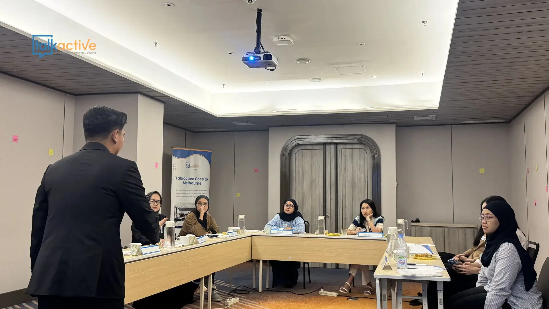Diskusi tim untuk menyiapkan pemimpin masa depan perusahaan