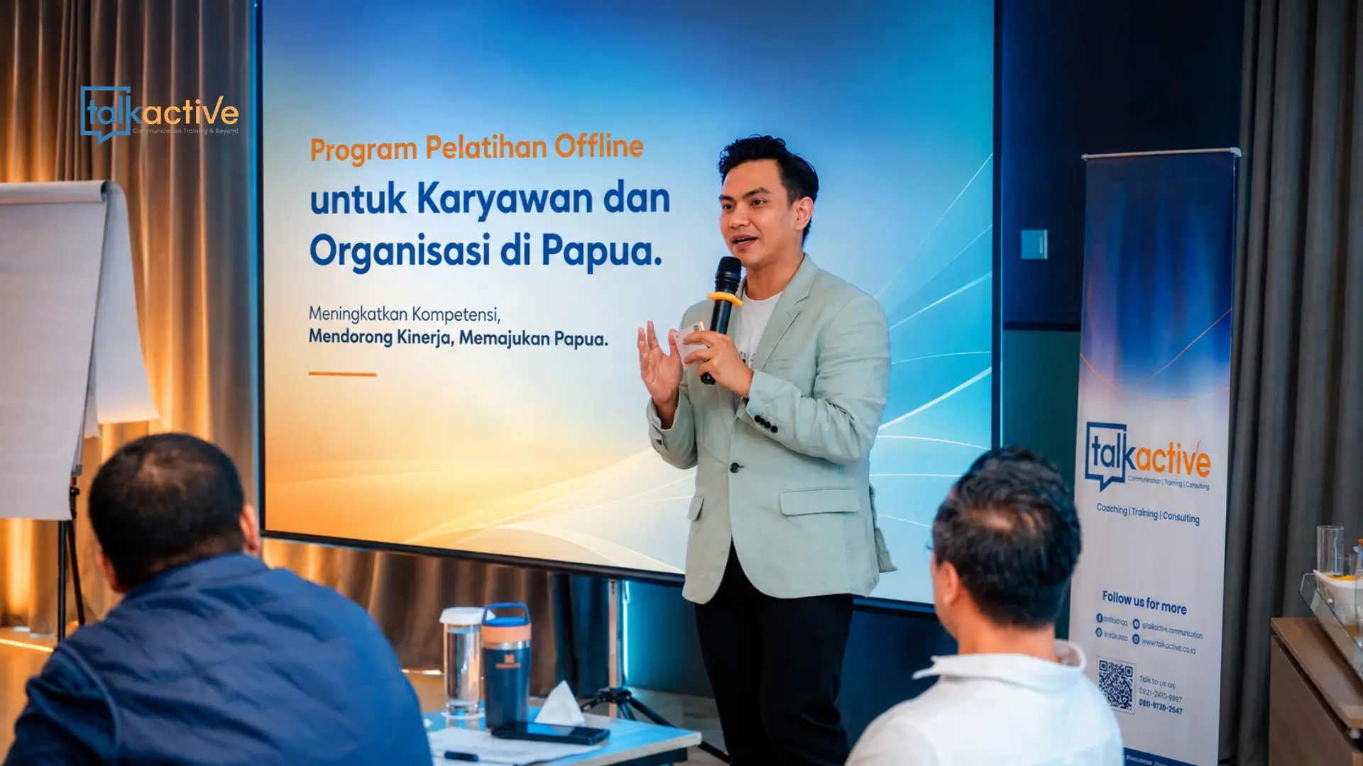 Fasilitator Talkactive mengisi training soft skill di Jayapura